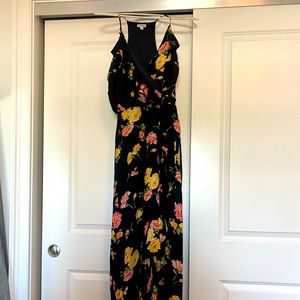 Black floral maxi dress! 👗